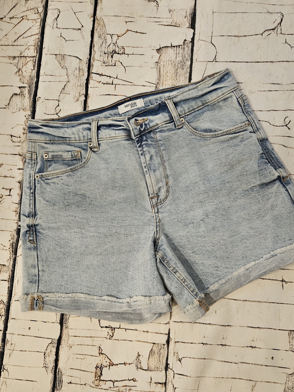 Kensie The Short Light Wash Denim Shorts Size 4/27 Raw Hem Cuffed Stretch NWOT